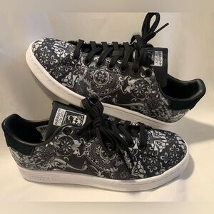 NWOB ADIDAS STAN SMITH BLACK/WHITE PAISLEY LEATHER/TEXTILE SHOES WOMENS SIZE 8M